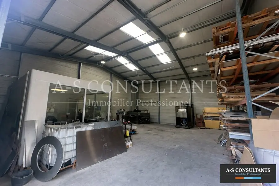 Entrepôt / Activité à louer - Le Bourget-Du-Lac (73370) - 200 m² - 2 400 €/mois