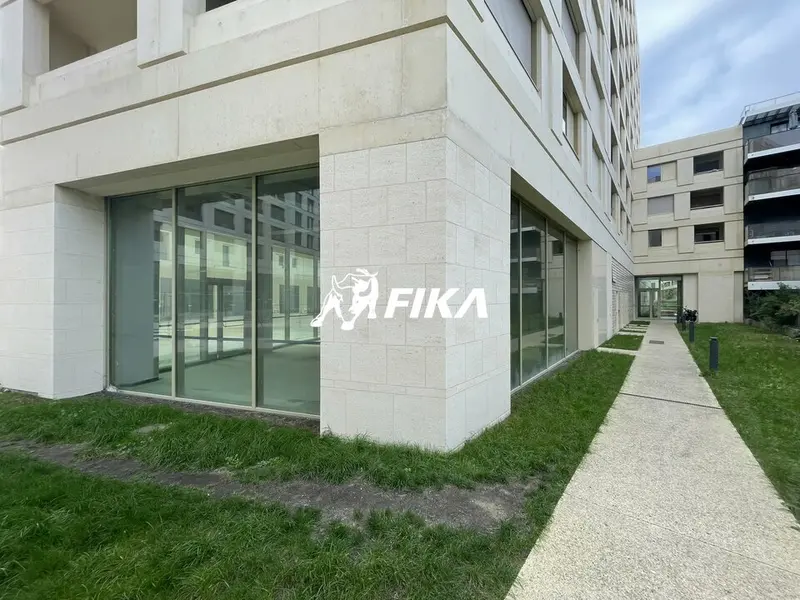 Local Commercial à louer - Bordeaux (33800) - 161 m² - 3 958 €/mois