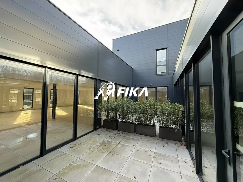 Bureau à louer - Mérignac (33700) - 915 m² - 11 056 €/mois