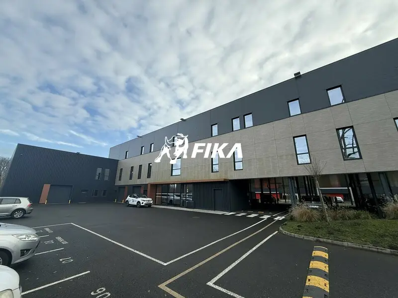 Entrepôt / Activité à louer - Mérignac (33700) - 242 m² - 1 919 €/mois