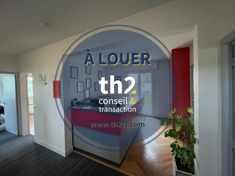 Bureau à louer - Biéville (50160) - 300 m² - 3 335 €/mois