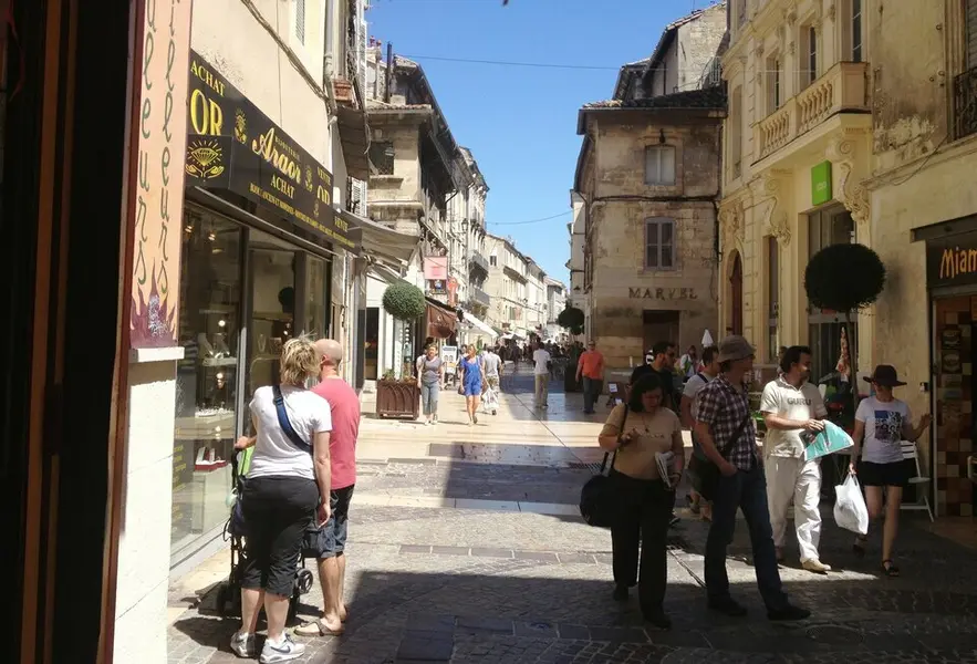 A louer Local commercial  120m² Avignon