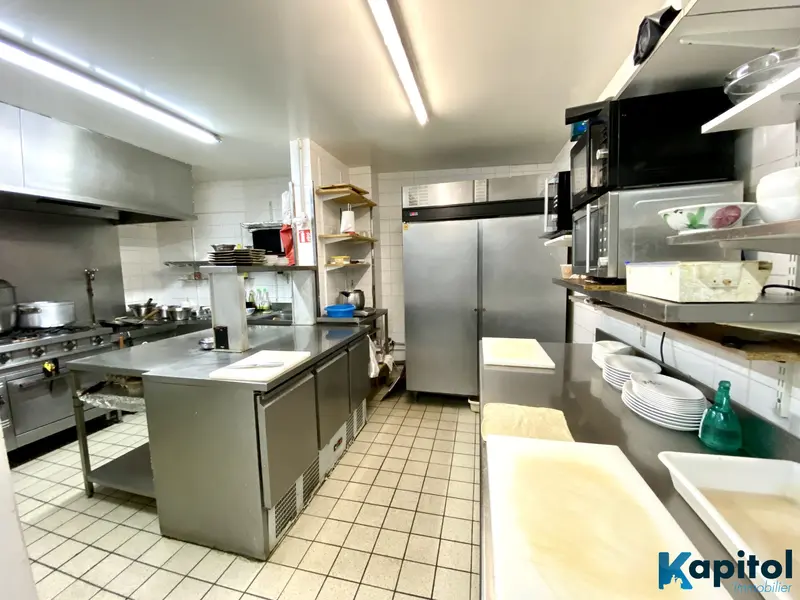 Restaurant traditionnel-Paris 12E -Cuisine plain-pied  avec extraction