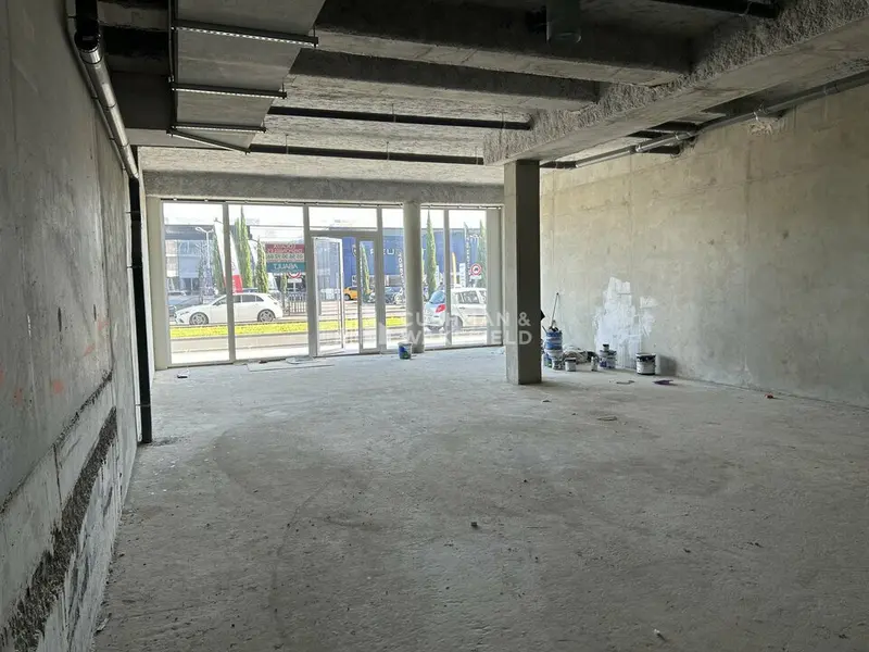 LOCAL COMMERCIAL NEUF À LOUER LE BOUSCAT