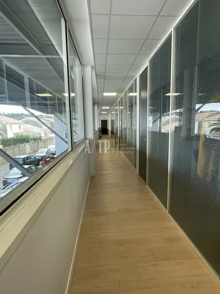 Bureau à louer - Pessac (33600) - 165 m² - 1 650 €/mois