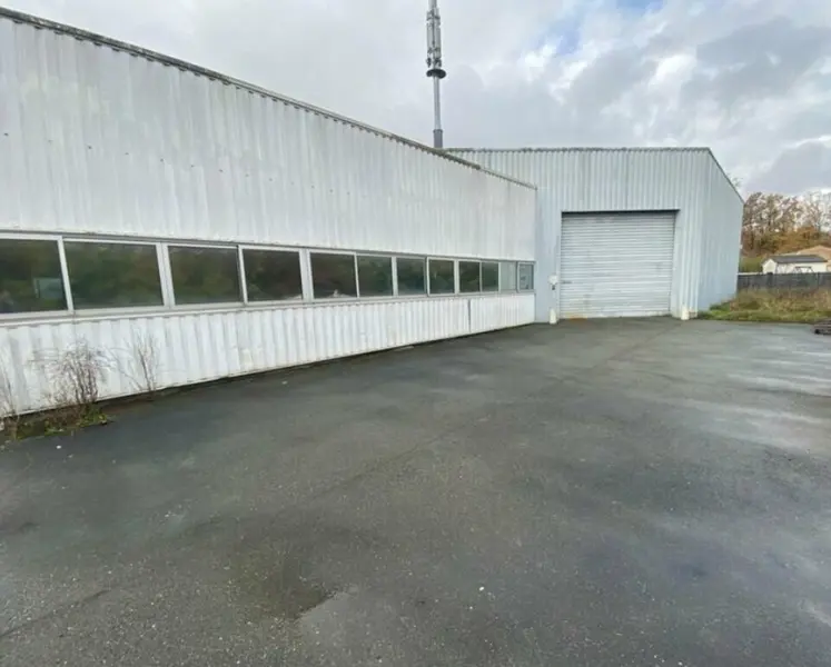 Entrepôt / Activité à louer - Carbon-Blanc (33560) - 450 m² - 3 333 €/mois