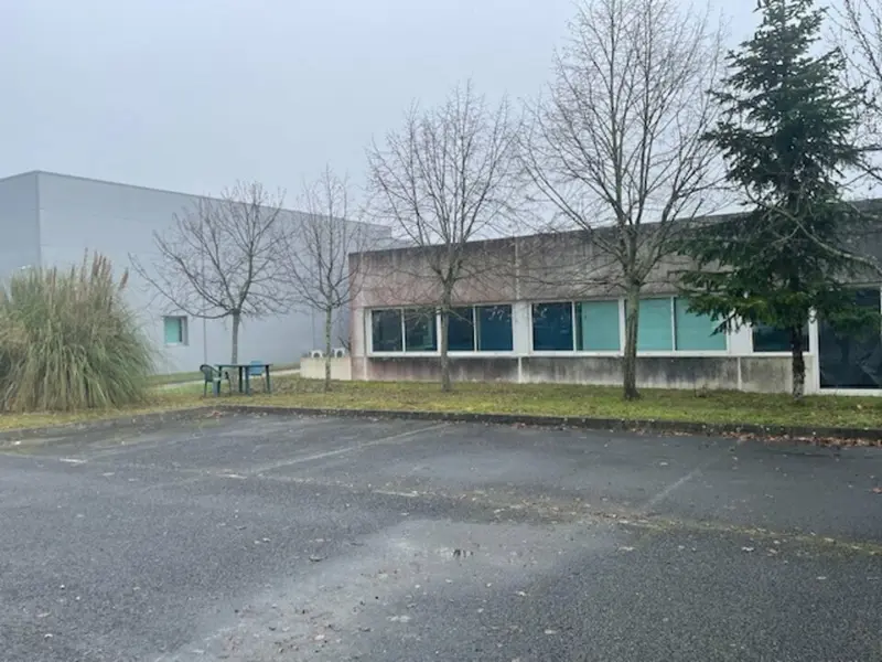 Entrepôt / Activité à louer - Lormont (33310) - 1770 m² - 10 000 €/mois