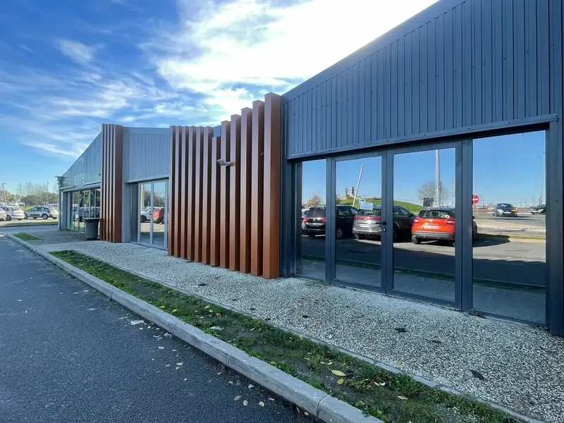 Local Commercial à louer - Libourne (33500) - 300 m² - 5 000 €/mois