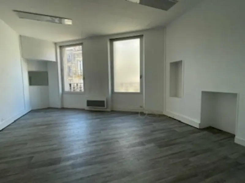 Bureau à louer - Bordeaux (33000) - 69 m² - 1 200 €/mois