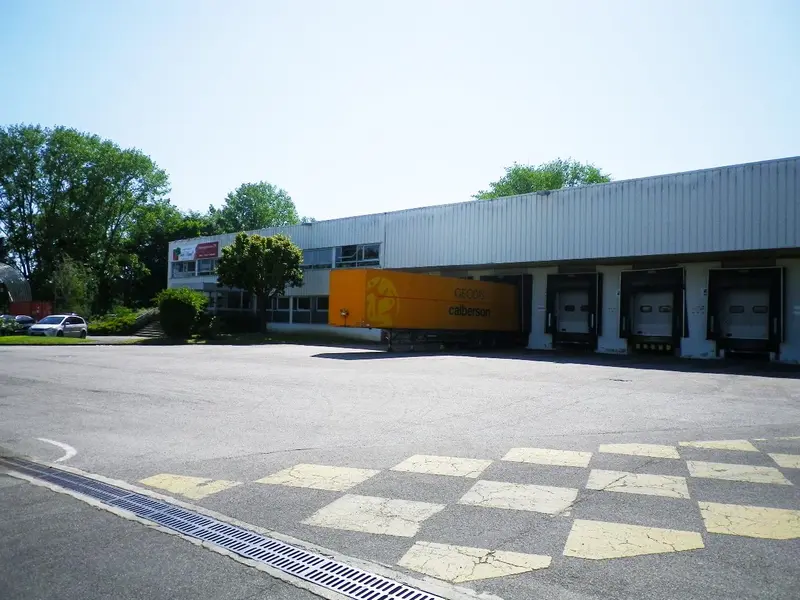 Entrepôt / Activité à vendre - Val-De-Reuil (27100) - 5177 m²