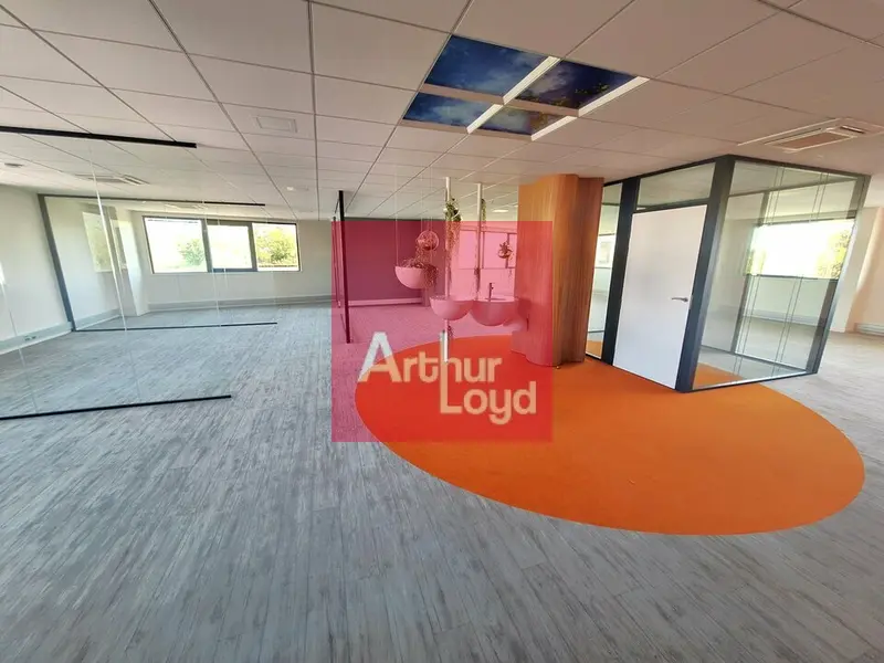 Bureau à louer - Cournon-D'Auvergne (63800) - 449 m² - 5 615 €/mois