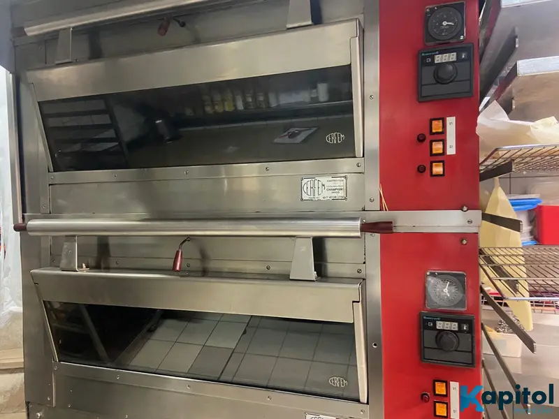 Restauration rapide en angle - Paris 8 - Champs Elysée