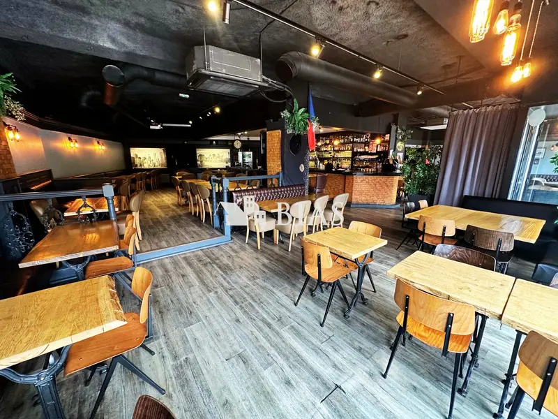 Fonds de commerce à vendre - Cafés et bars - Courbevoie (92400) - 790 000 €